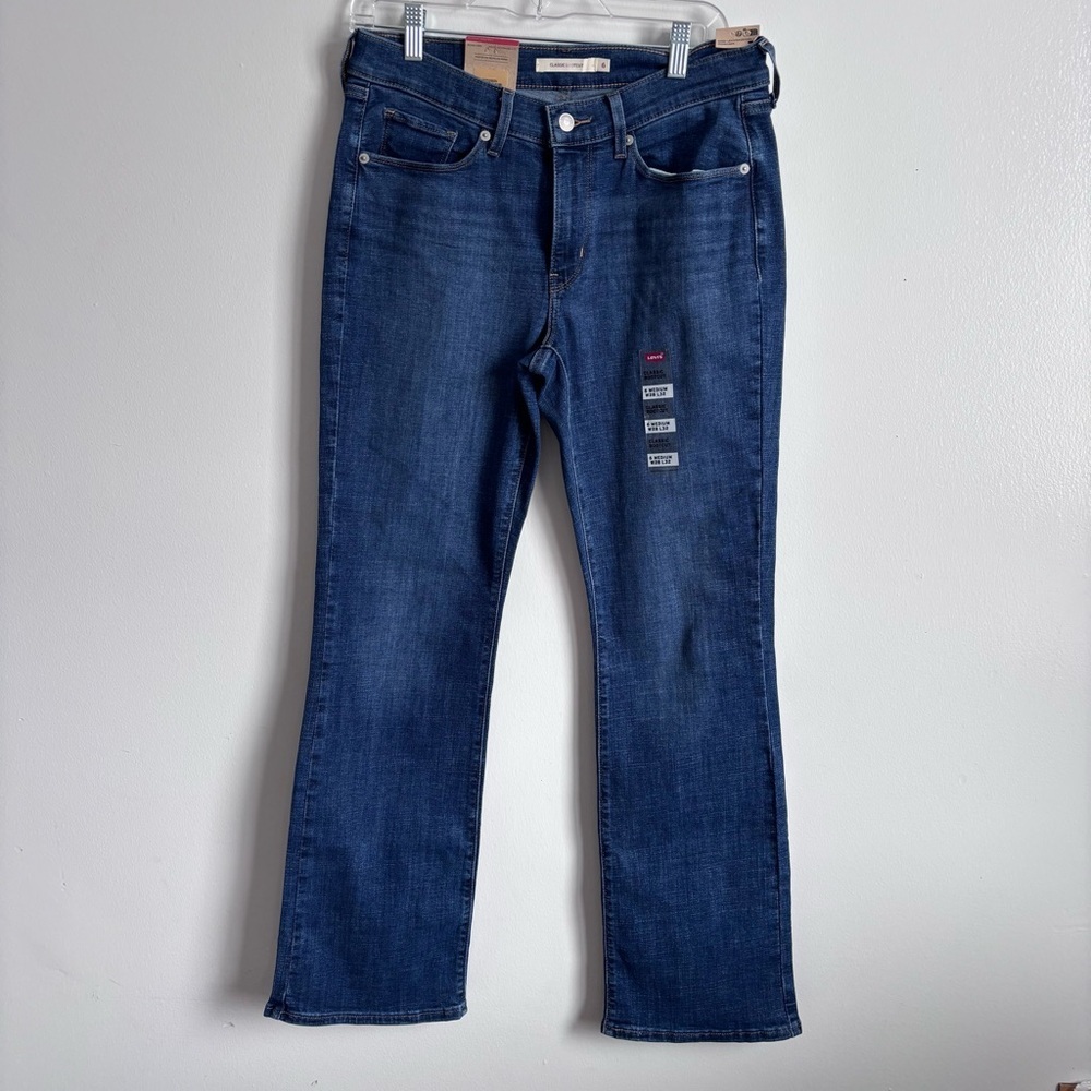 NWT Women’s Classic Bootcut Levi Denim Jeans size 6